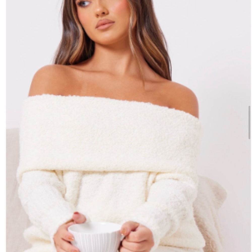 PrettyLittleThing Off-Shoulder White Sweater